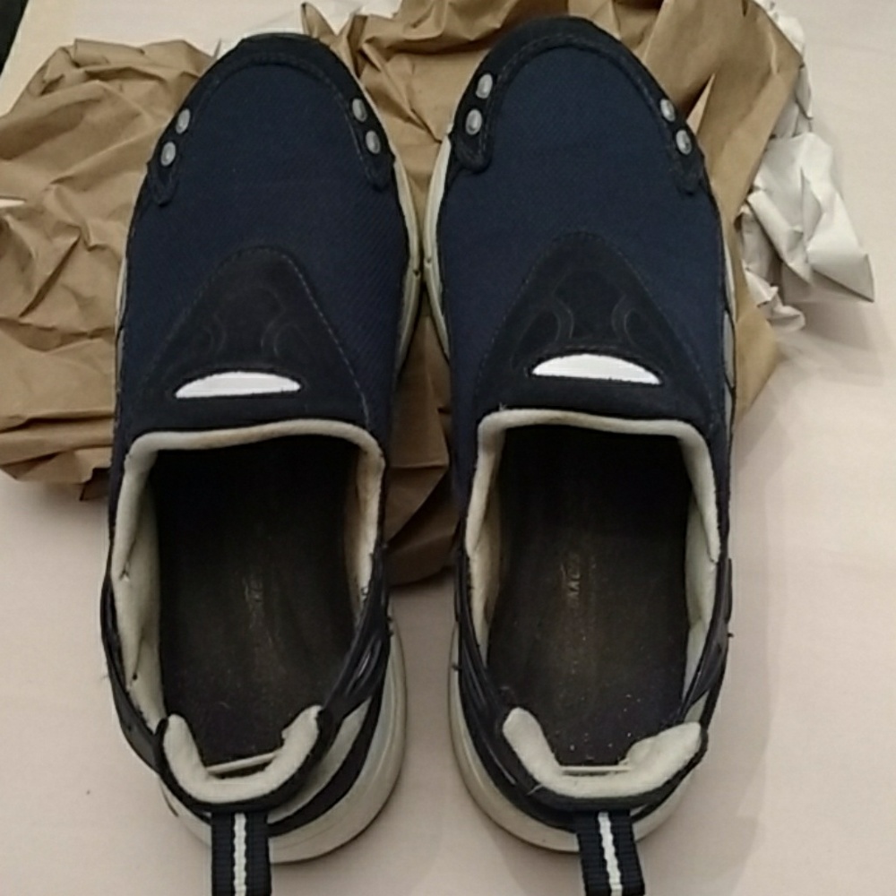 Cross trekkers sneakers